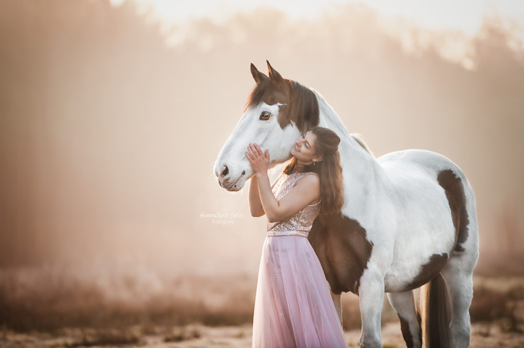 Fotoshoot paard met jurk België en Nederland
