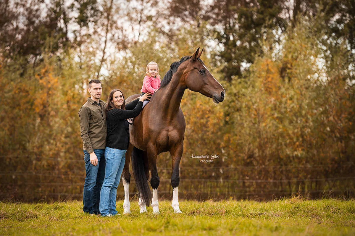 paarden-fotoshoot-met-kind-communie-fotoshoot-met-paard